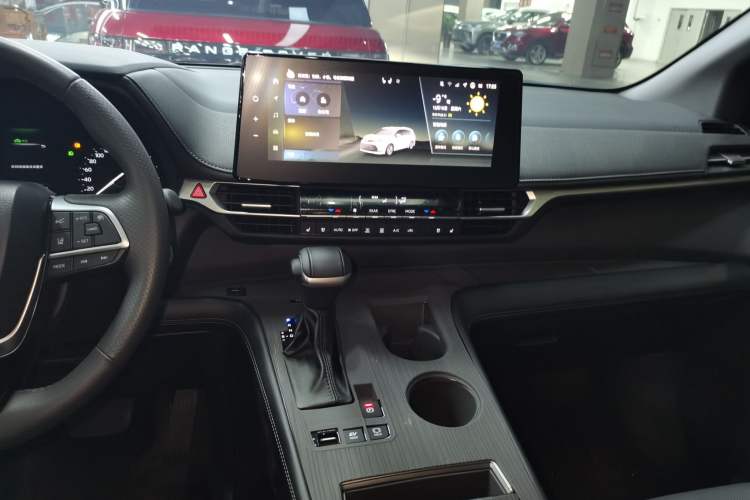 Used Toyota SIENNA 2024 2.5L Hybrid Four-Wheel Drive Prestige Edition Audio And AC Panel