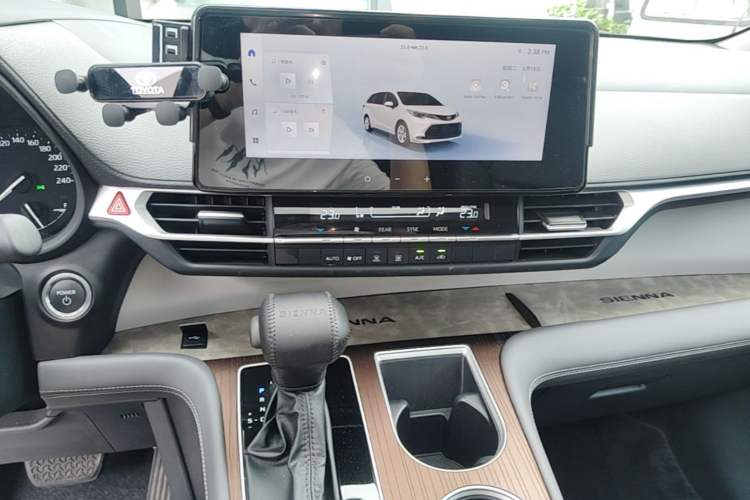 Used Toyota SIENNA 2024 2.5L Hybrid Comfort Edition Audio And AC Panel