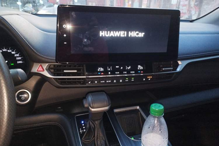 Used Toyota SIENNA 2024 2.5L Hybrid Four-Wheel Drive Prestige Edition Audio And AC Panel