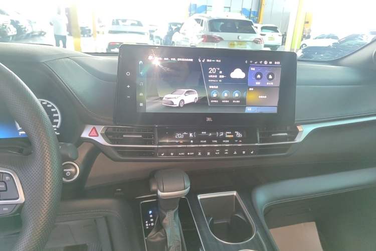 Used Toyota SIENNA 2024 2.5L Hybrid Platinum Edition Audio And AC Panel
