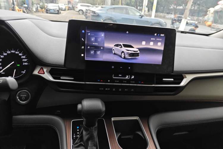 Used Toyota SIENNA 2024 2.5L Hybrid Comfort Edition Audio And AC Panel