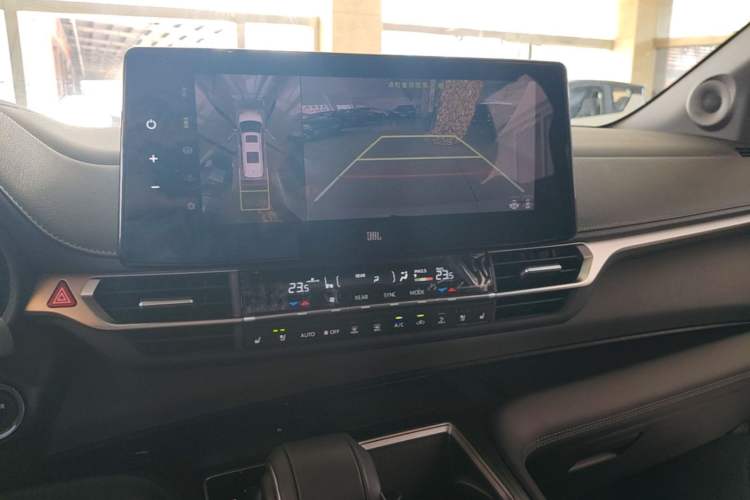 Used Toyota SIENNA 2024 2.5L Hybrid Platinum Edition Audio And AC Panel