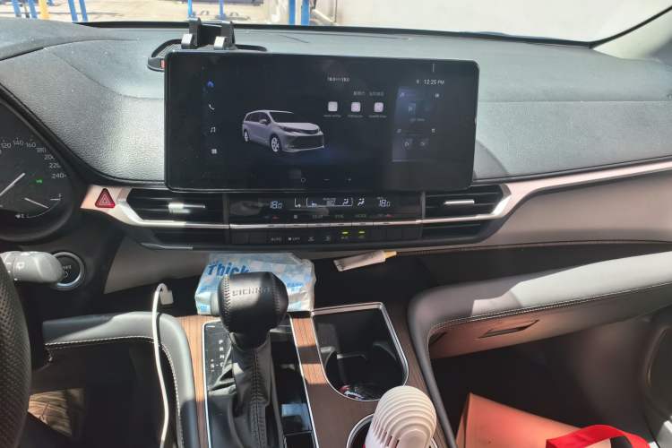 Used Toyota SIENNA 2024 2.5L Hybrid Comfort Edition Audio And AC Panel