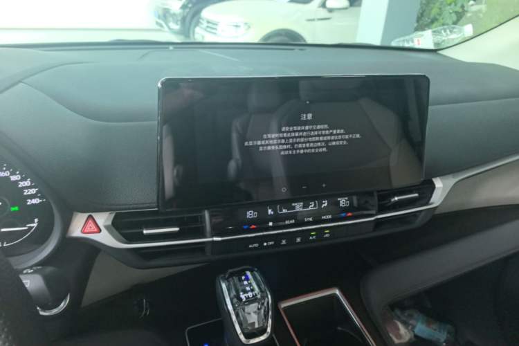 Used Toyota SIENNA 2024 2.5L Hybrid Comfort Edition Audio And AC Panel
