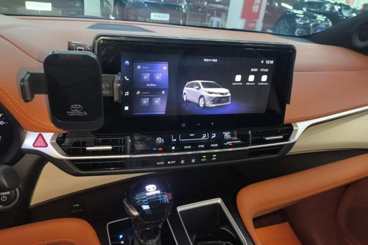 Used Toyota SIENNA 2024 2.5L Hybrid Comfort Edition Audio And AC Panel