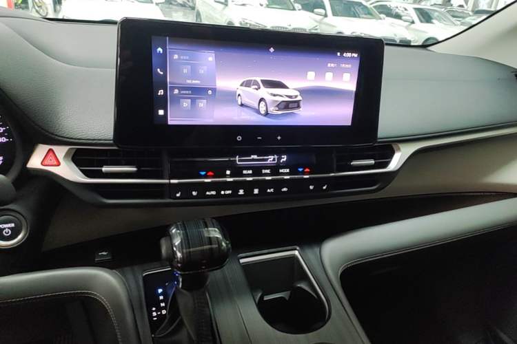 Used Toyota SIENNA 2024 2.5L Hybrid Comfort Edition Audio And AC Panel
