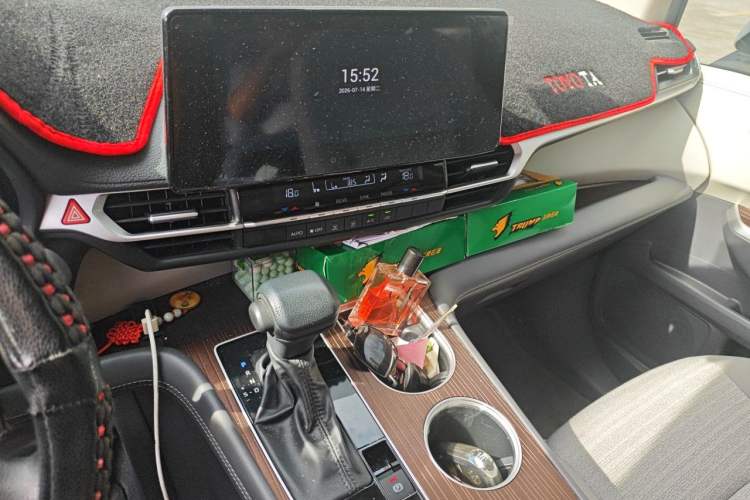 Used Toyota SIENNA 2024 2.5L Hybrid Comfort Edition Audio And AC Panel