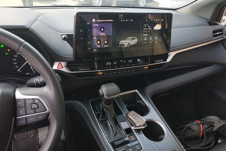 Used Toyota SIENNA 2024 2.5L Hybrid Luxury Edition Audio And AC Panel