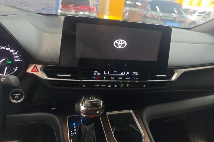 Used Toyota SIENNA 2024 2.5L Hybrid Luxury Edition Audio And AC Panel