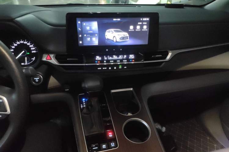Used Toyota SIENNA 2024 2.5L Hybrid Comfort Edition Audio And AC Panel