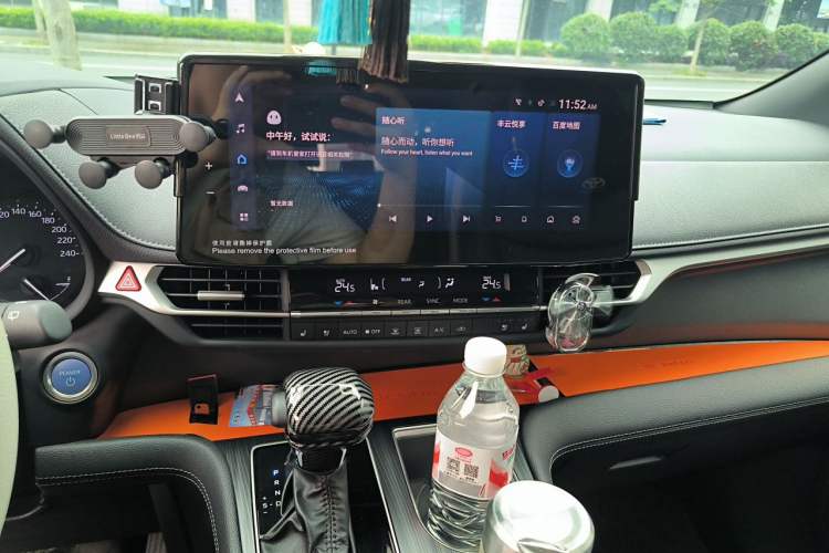 Used Toyota SIENNA 2024 2.5L Hybrid Luxury Edition Audio And AC Panel