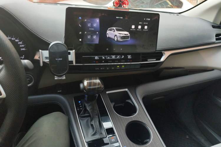Used Toyota SIENNA 2024 2.5L Hybrid Comfort Edition Audio And AC Panel