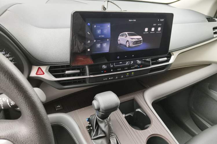 Used Toyota SIENNA 2024 2.5L Hybrid Comfort Edition Audio And AC Panel