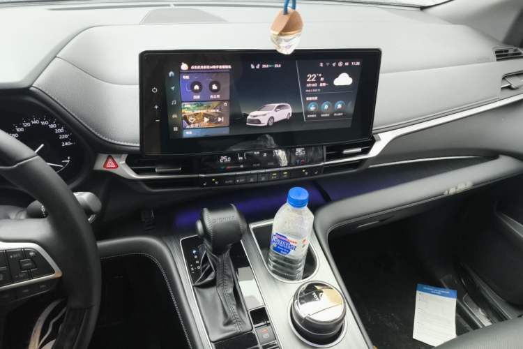 Used Toyota SIENNA 2024 2.5L Hybrid Four-Wheel Drive Prestige Edition Audio And AC Panel
