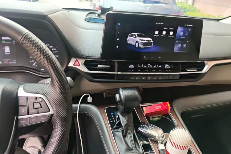 Used Toyota SIENNA 2024 2.5L Hybrid Comfort Edition Audio And AC Panel