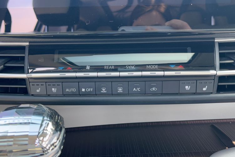 Used Toyota SIENNA 2024 2.5L Hybrid Comfort Edition Audio And AC Panel