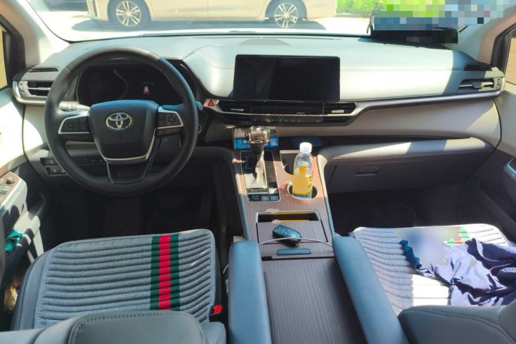 Used Toyota SIENNA 2024 2.5L Hybrid Comfort Edition Center Console