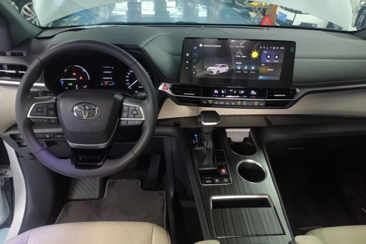 Used Toyota SIENNA 2024 2.5L Hybrid Luxury Edition Center Console
