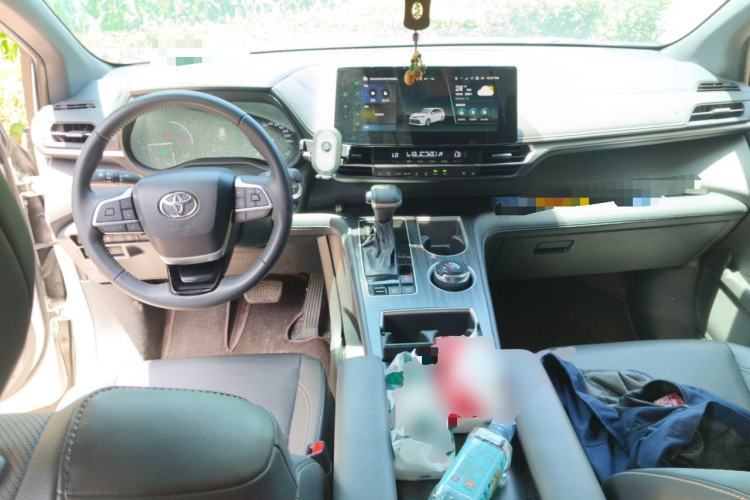 Used Toyota SIENNA 2024 2.5L Hybrid Prestige Deluxe Edition Center Console