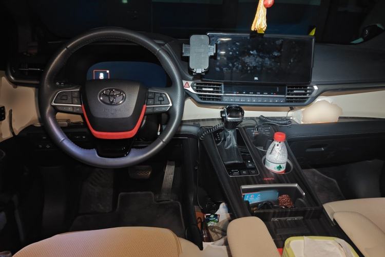 Used Toyota SIENNA 2024 2.5L Hybrid Platinum Edition Center Console