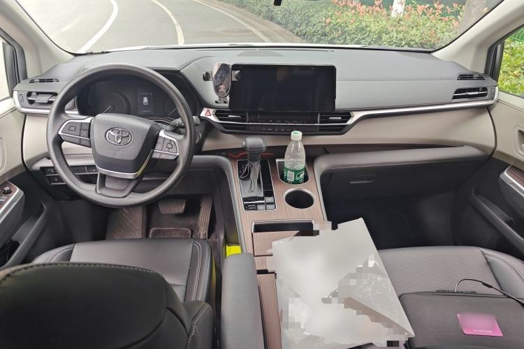 Used Toyota SIENNA 2024 2.5L Hybrid Comfort Edition Center Console