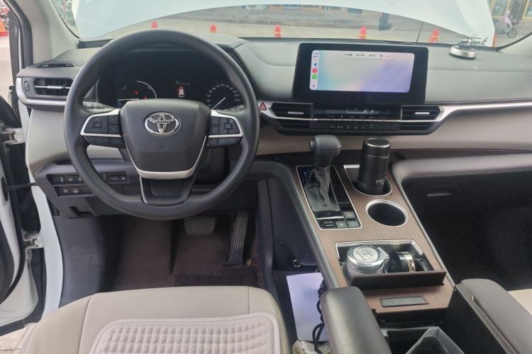 Used Toyota SIENNA 2024 2.5L Hybrid Comfort Edition Center Console