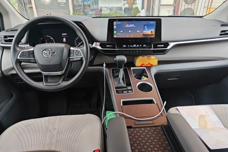 Used Toyota SIENNA 2024 2.5L Hybrid Comfort Edition Center Console