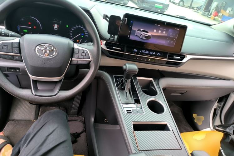Used Toyota SIENNA 2024 2.5L Hybrid Comfort Edition Center Console