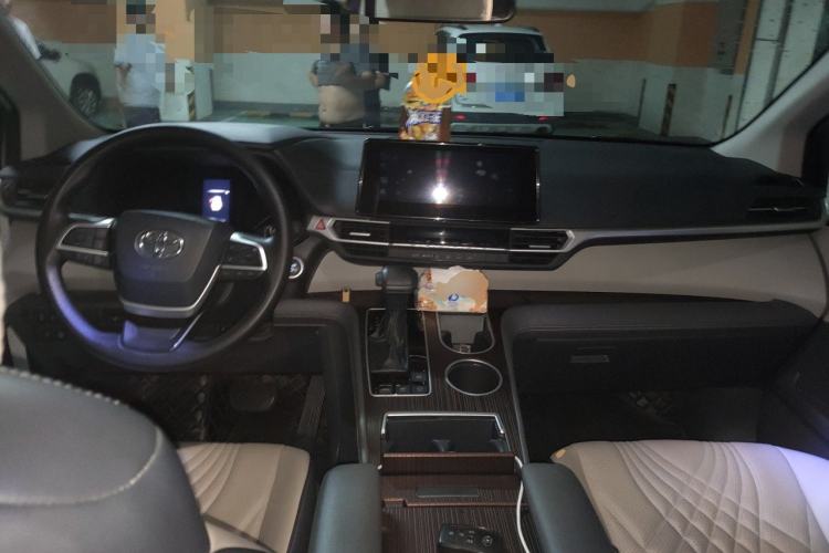 Used Toyota SIENNA 2024 2.5L Hybrid Comfort Edition Center Console