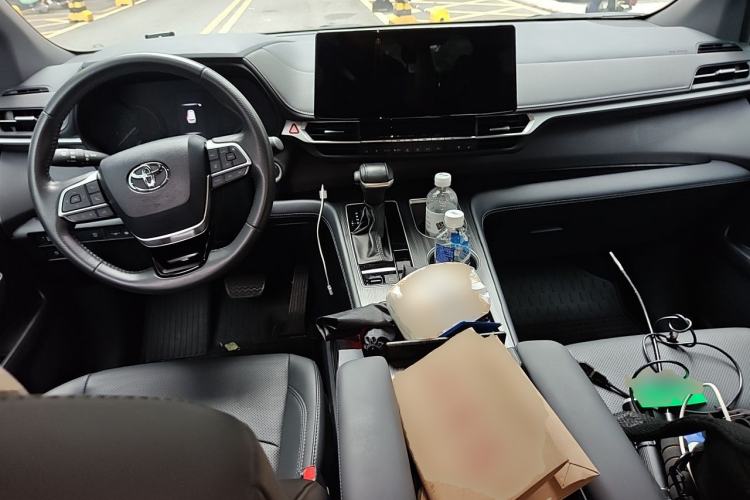 Used Toyota SIENNA 2024 2.5L Hybrid Four-Wheel Drive Prestige Edition Center Console