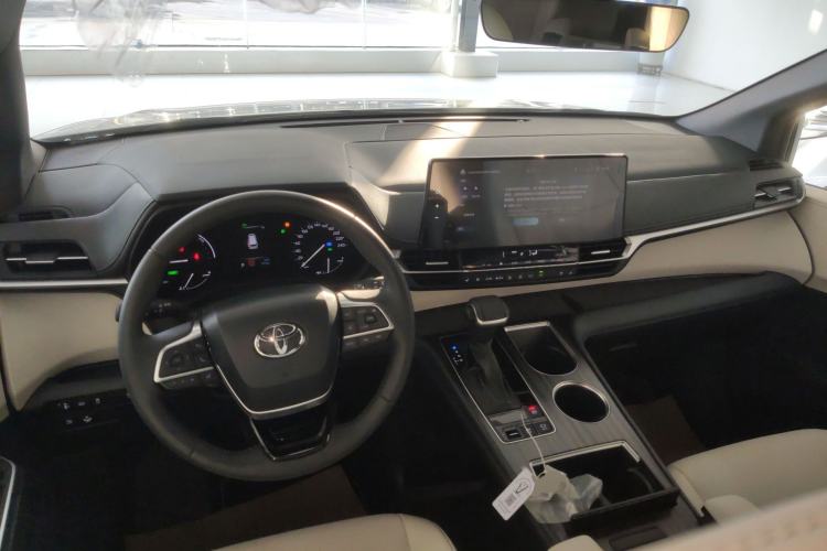 Used Toyota SIENNA 2024 2.5L Hybrid Prestige Deluxe Edition Center Console