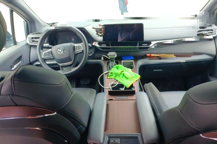 Used Toyota SIENNA 2024 2.5L Hybrid Four-Wheel Drive Luxury Edition Center Console