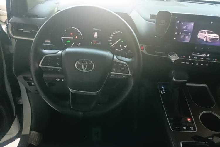 Used Toyota SIENNA 2024 2.5L Hybrid Luxury Edition Center Console