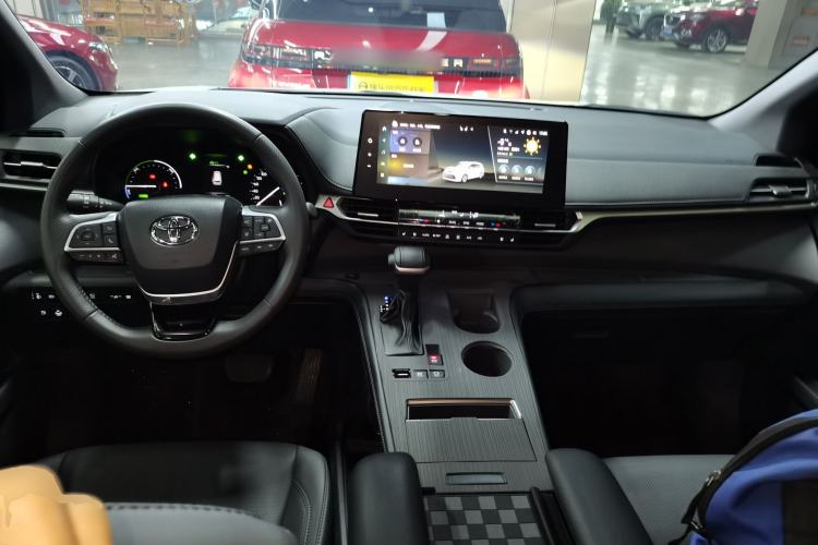 Used Toyota SIENNA 2024 2.5L Hybrid Four-Wheel Drive Prestige Edition Center Console