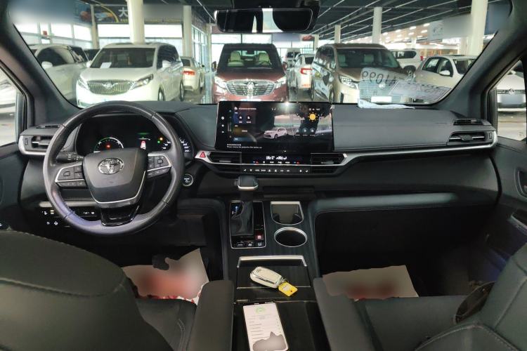 Used Toyota SIENNA 2024 2.5L Hybrid Four-Wheel Drive Prestige Edition Center Console