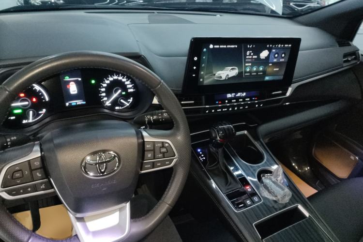 Used Toyota SIENNA 2024 2.5L Hybrid Four-Wheel Drive Prestige Edition Center Console