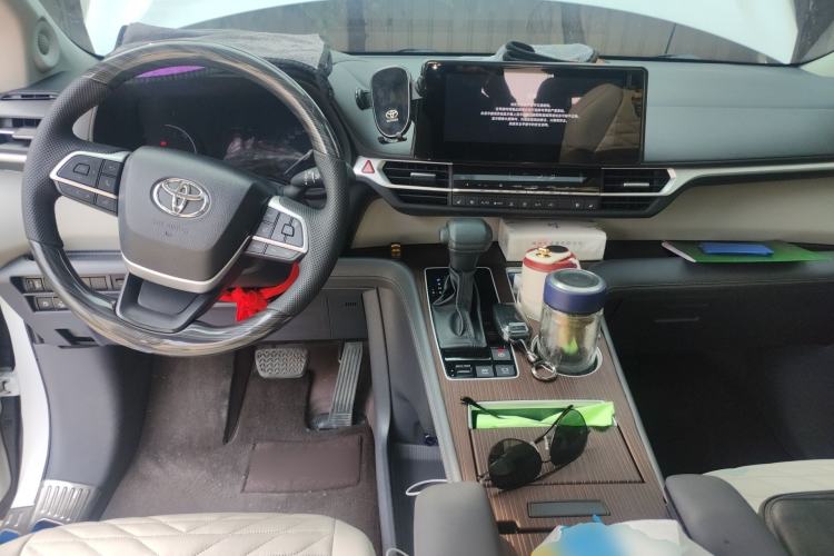 Used Toyota SIENNA 2024 2.5L Hybrid Comfort Edition Center Console