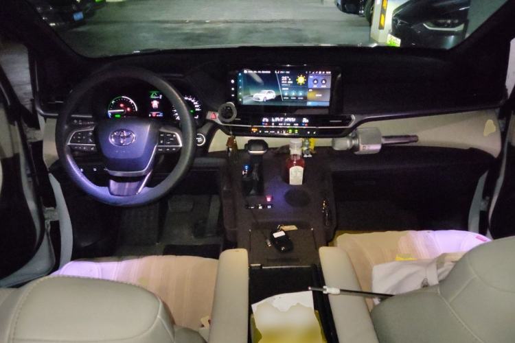 Used Toyota SIENNA 2024 2.5L Hybrid Prestige Deluxe Edition Center Console