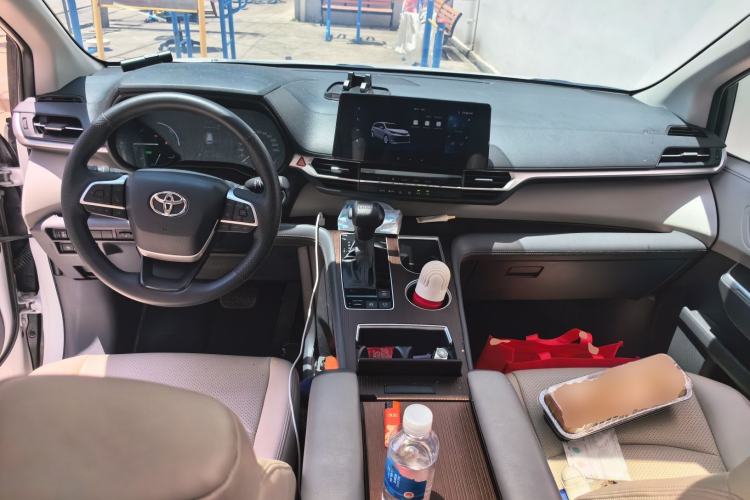 Used Toyota SIENNA 2024 2.5L Hybrid Comfort Edition Center Console