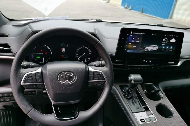 Used Toyota SIENNA 2024 2.5L Hybrid Four-Wheel Drive Prestige Edition Center Console