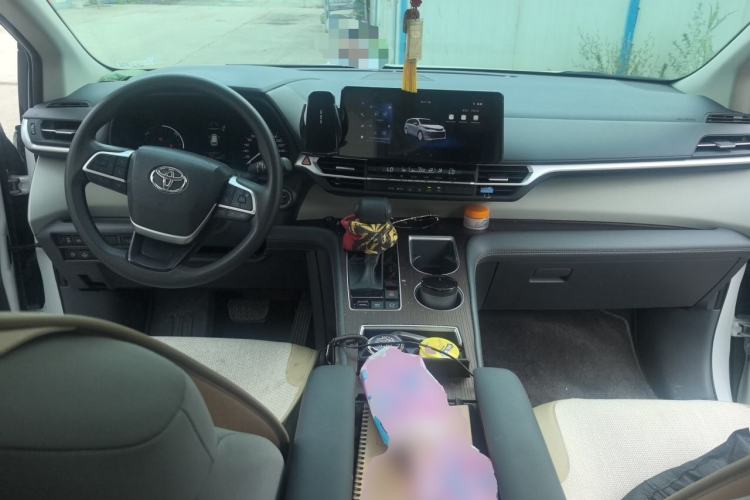Used Toyota SIENNA 2024 2.5L Hybrid Comfort Edition Center Console