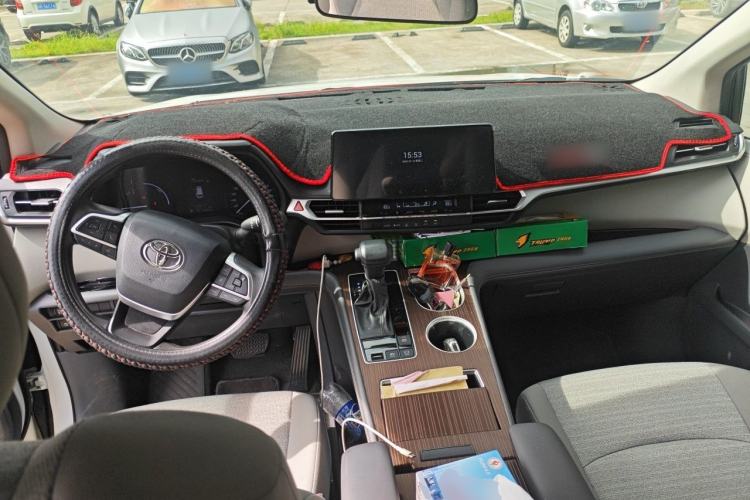 Used Toyota SIENNA 2024 2.5L Hybrid Comfort Edition Center Console