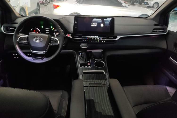 Used Toyota SIENNA 2024 2.5L Hybrid Luxury Edition Center Console