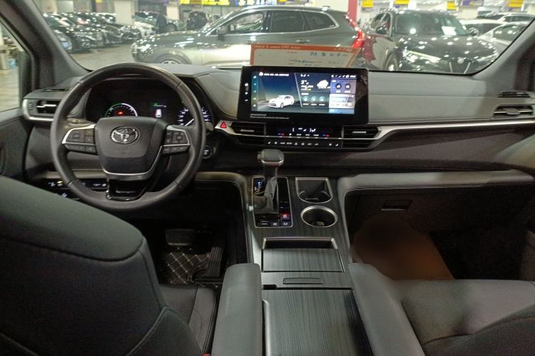 Used Toyota SIENNA 2024 2.5L Hybrid Four-Wheel Drive Prestige Edition Center Console