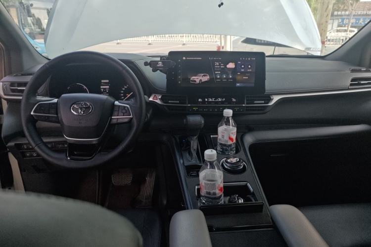 Used Toyota SIENNA 2024 2.5L Hybrid Four-Wheel Drive Luxury Edition Center Console