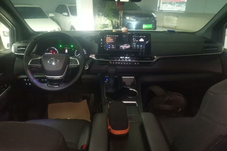 Used Toyota SIENNA 2024 2.5L Hybrid Luxury Edition Center Console
