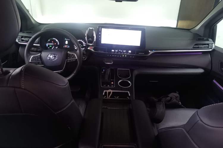 Used Toyota SIENNA 2024 2.5L Hybrid Prestige Deluxe Edition Center Console