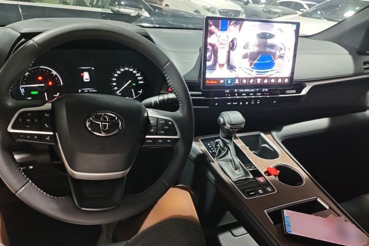 Used Toyota SIENNA 2024 2.5L Hybrid Luxury Edition Center Console