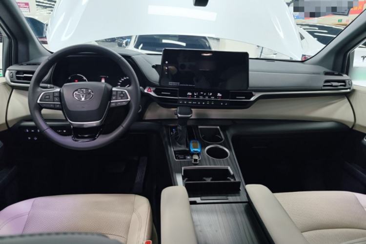 Used Toyota SIENNA 2024 2.5L Hybrid Luxury Edition Center Console
