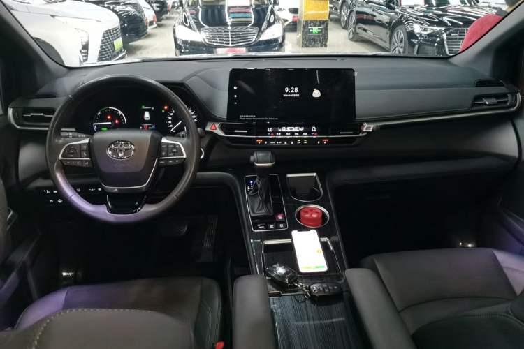 Used Toyota SIENNA 2024 2.5L Hybrid Four-Wheel Drive Prestige Edition Center Console